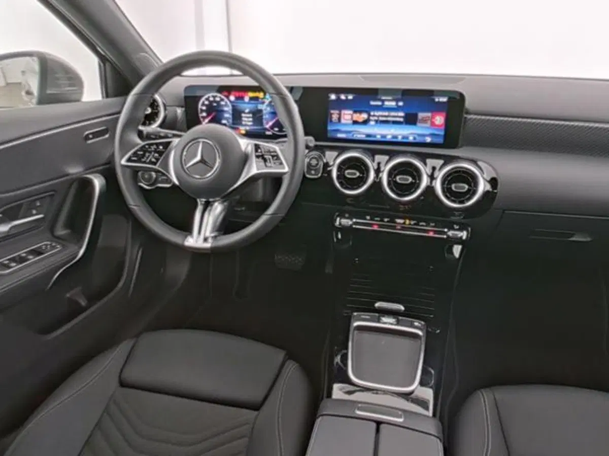 Mercedes-Benz Classe A Sedan usata a Milano (8)