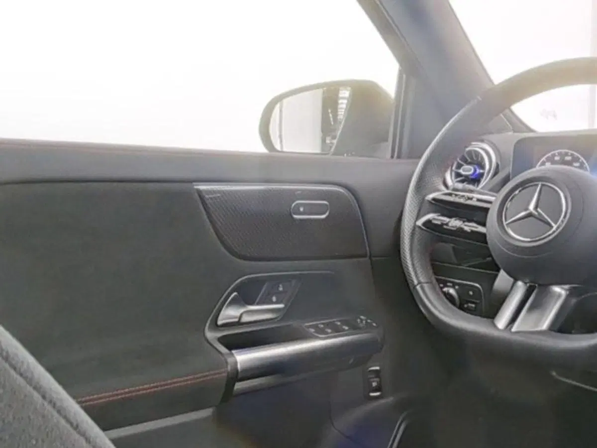 Mercedes-Benz GLA SUV usata a Novara (9)