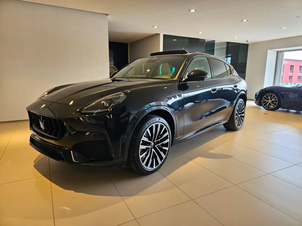 Maserati Grecale nuova a Perugia (2)