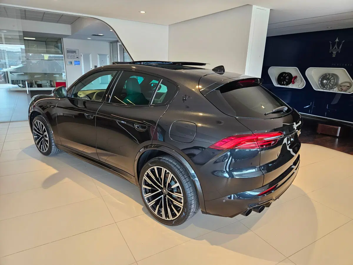 Maserati Grecale nuova a Perugia (4)