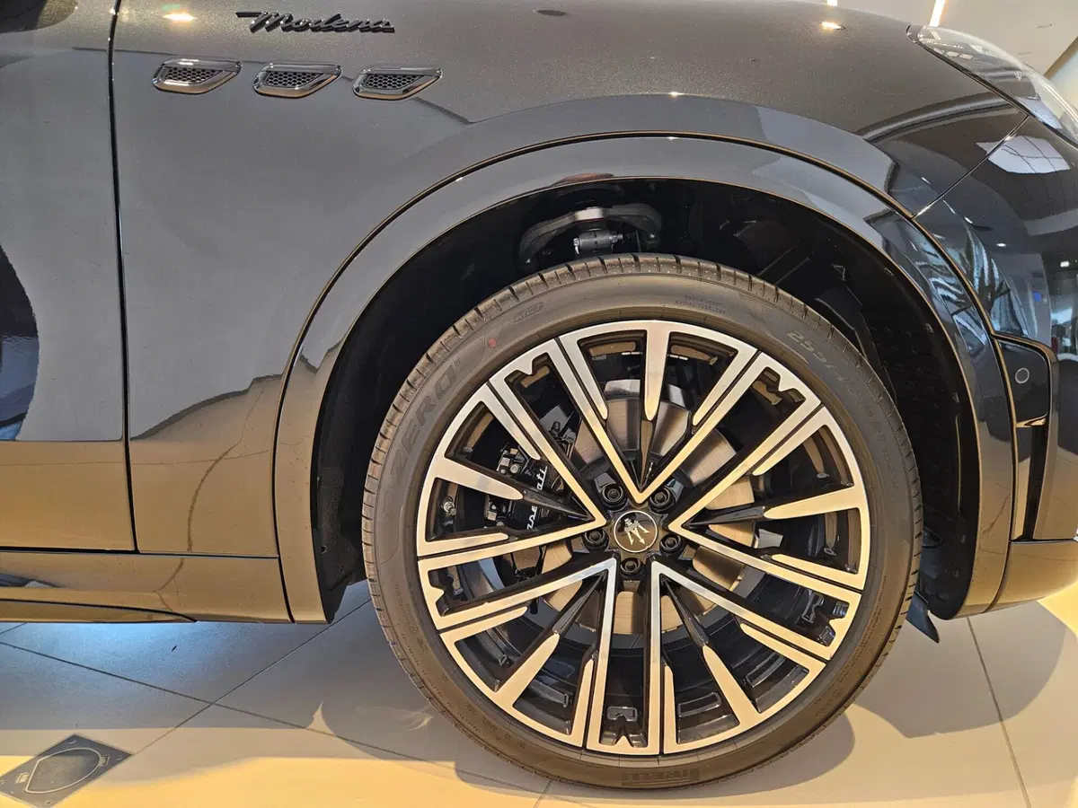 Maserati Grecale nuova a Perugia (5)