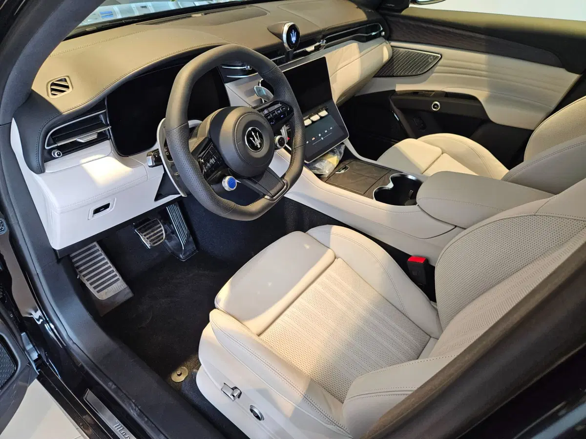 Maserati Grecale nuova a Perugia (6)