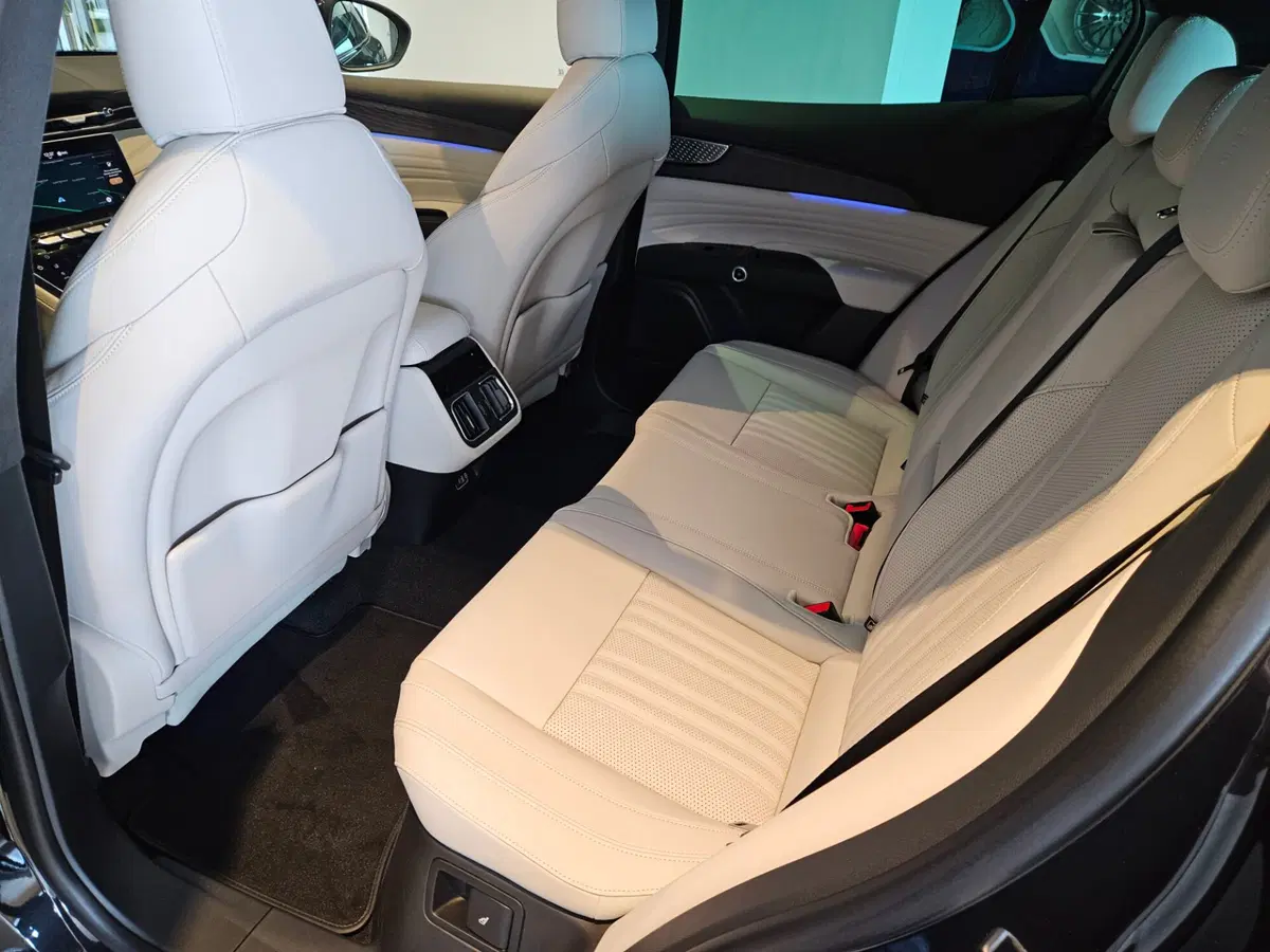 Maserati Grecale nuova a Perugia (8)
