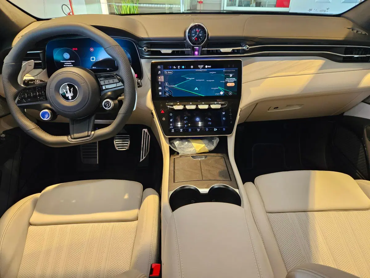 Maserati Grecale nuova a Perugia (9)