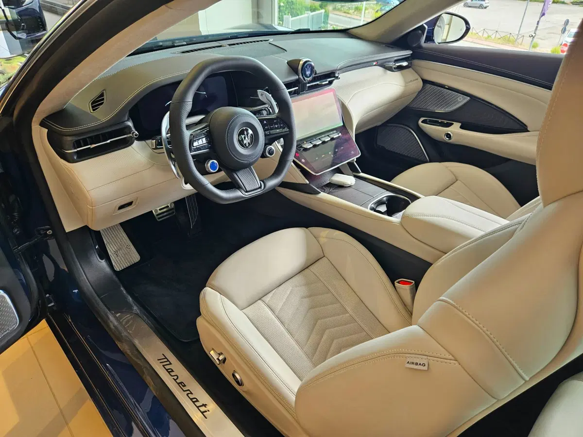 Maserati Granturismo nuova a Perugia (7)