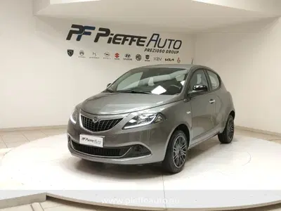 Lancia Ypsilon 1.0 FireFly 5 porte S&S Hybrid Silver Plus del 2023 usata a Teramo