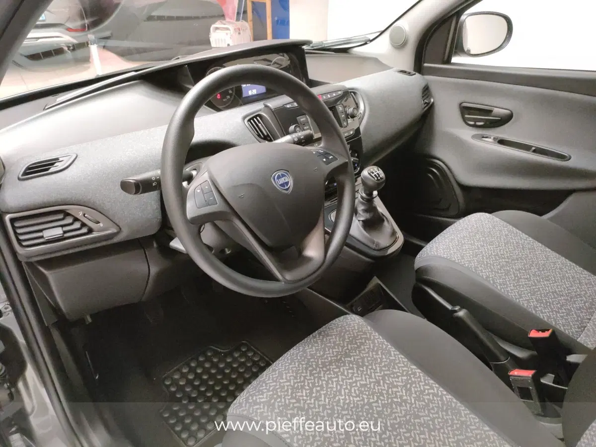 Lancia Ypsilon usata a Teramo (11)