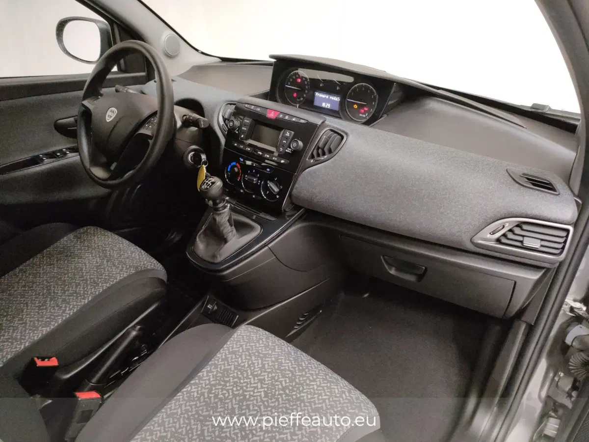 Lancia Ypsilon usata a Teramo (12)