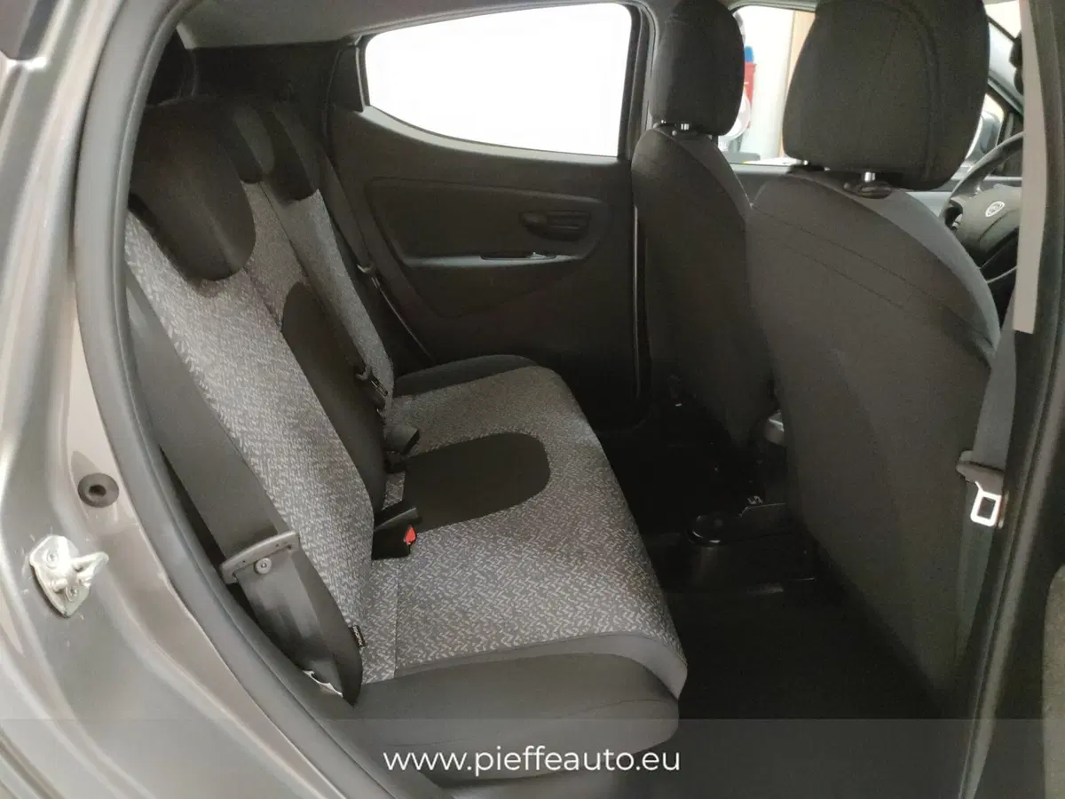 Lancia Ypsilon usata a Teramo (14)
