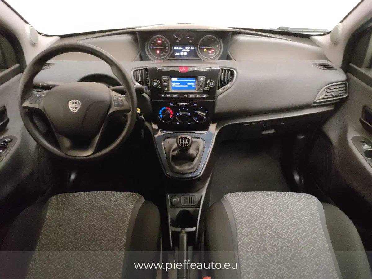 Lancia Ypsilon usata a Teramo (16)