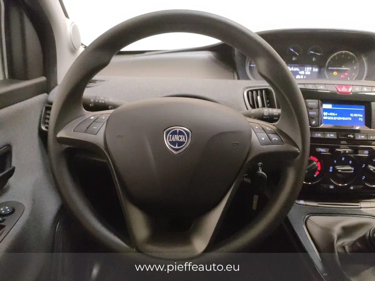 Lancia Ypsilon usata a Teramo (17)