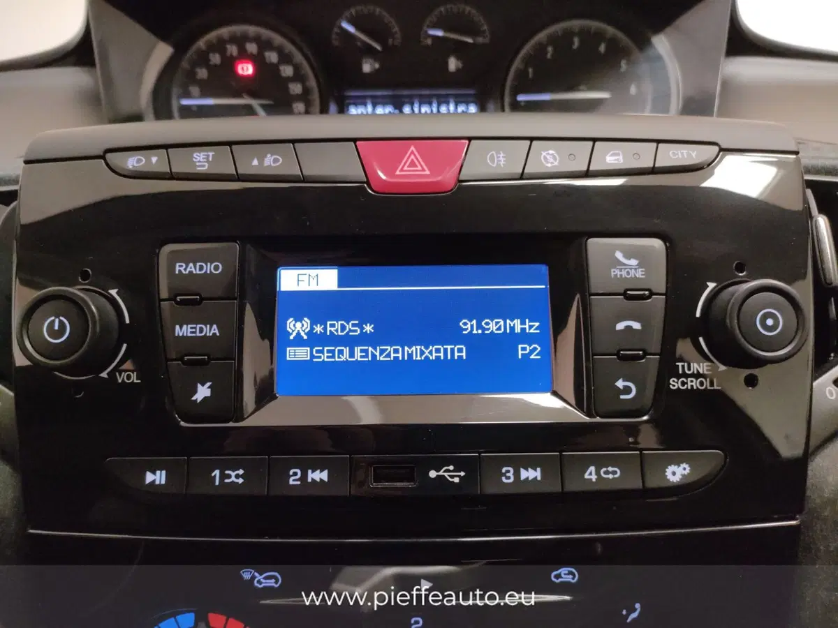 Lancia Ypsilon usata a Teramo (19)