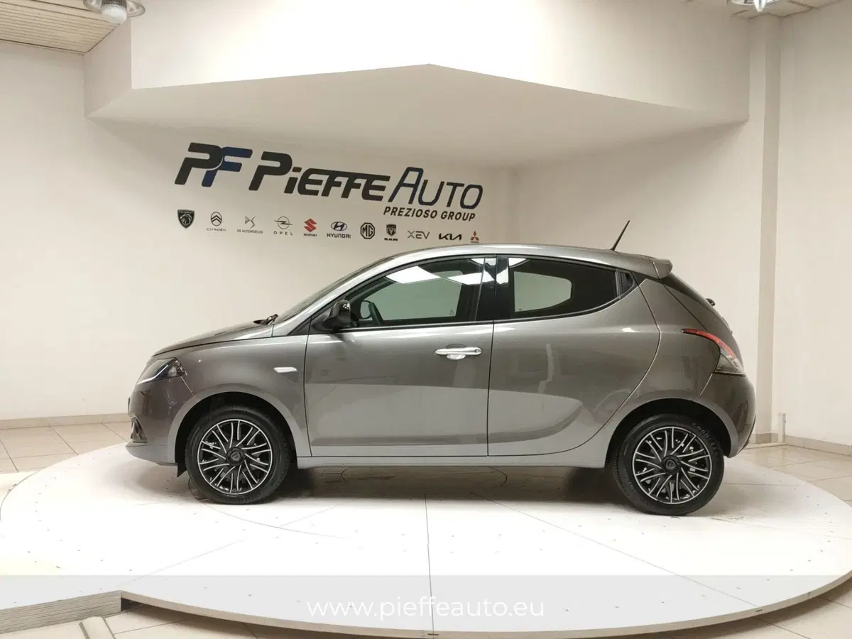 Lancia Ypsilon usata a Teramo (2)