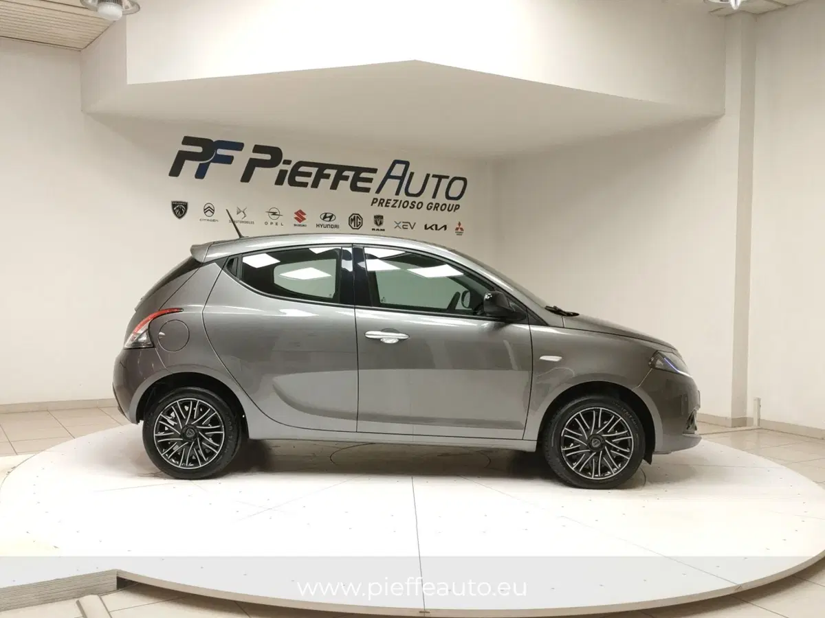 Lancia Ypsilon usata a Teramo (5)