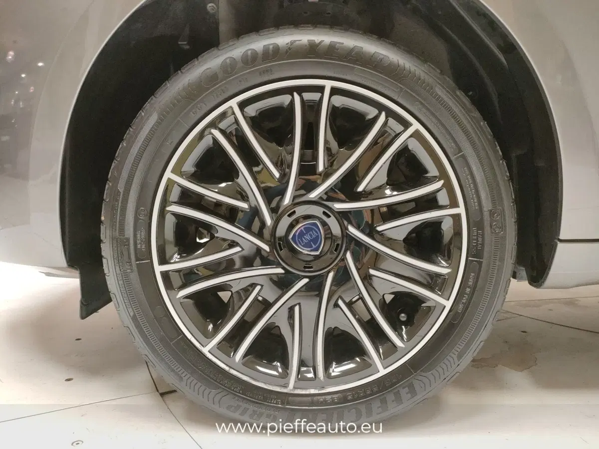 Lancia Ypsilon usata a Teramo (7)