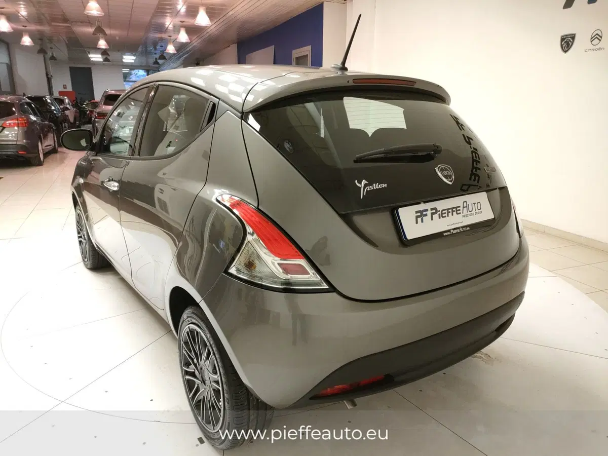 Lancia Ypsilon usata a Teramo (9)