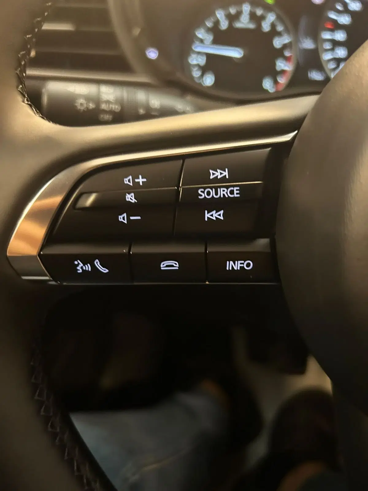Mazda CX-30 nuova a Pavia (8)