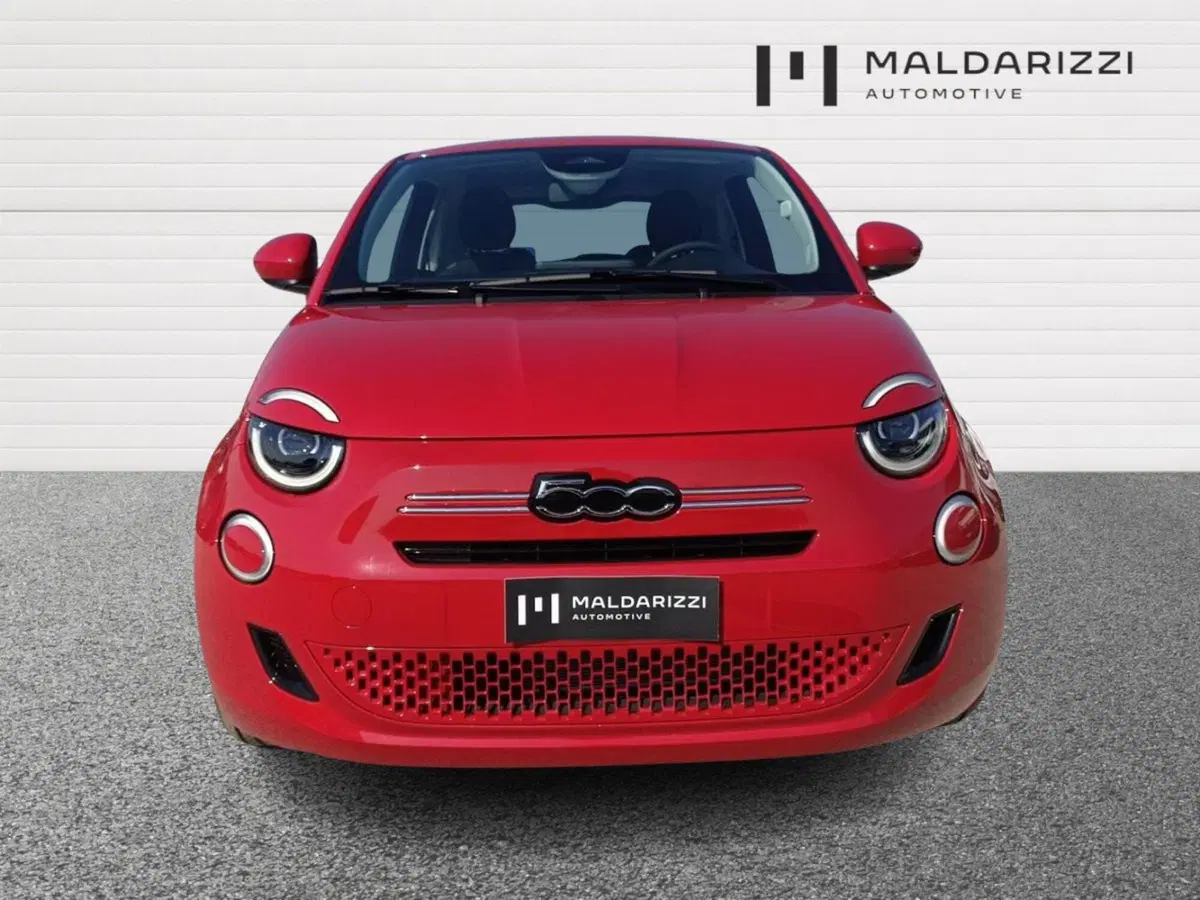 Fiat 500 nuova a Taranto (2)