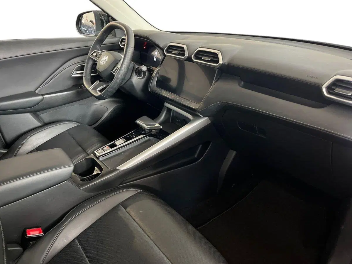 Mg ZS EV usata a Bari (9)