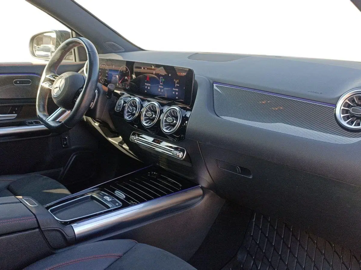 Mercedes-Benz GLA SUV usata a Bari (15)