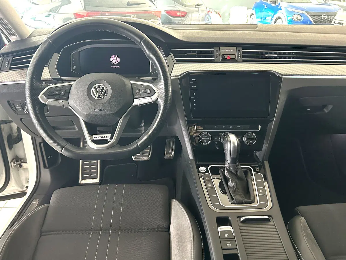 Volkswagen Passat Variant usata a Ferrara (11)