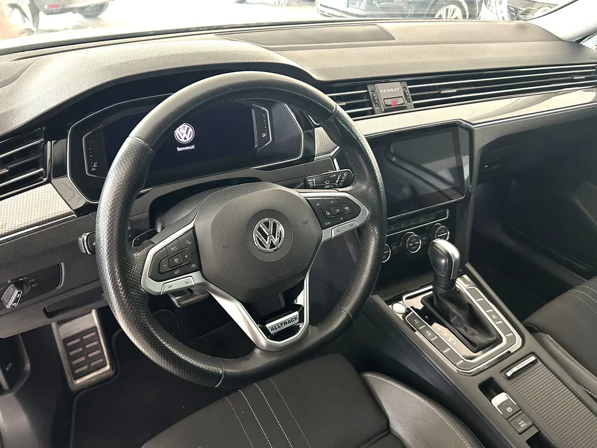 Volkswagen Passat Variant usata a Ferrara (9)