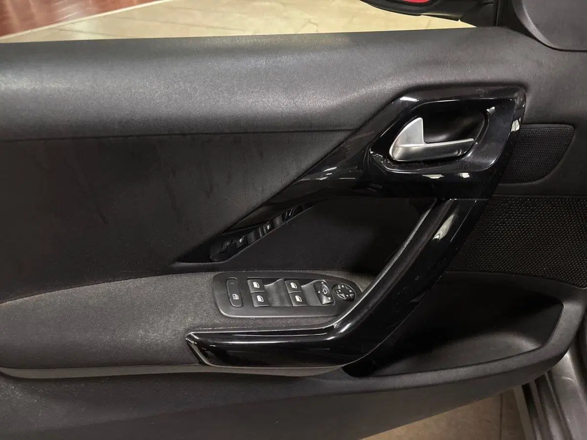 Peugeot 208 usata a Torino (12)
