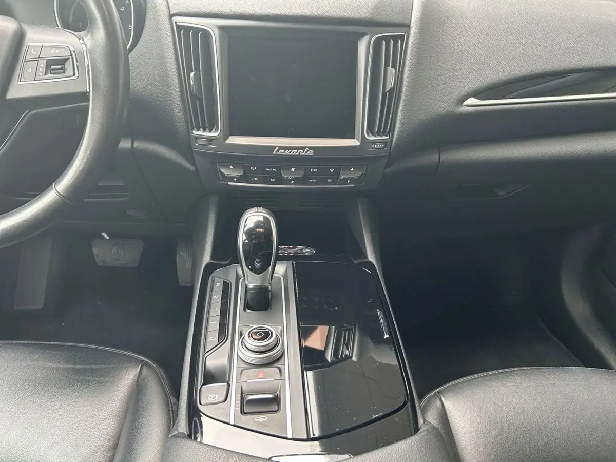 Maserati Levante usata a Ancona (10)