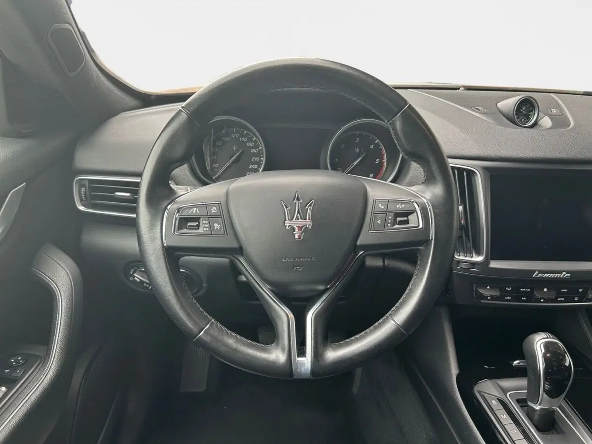 Maserati Levante usata a Ancona (11)