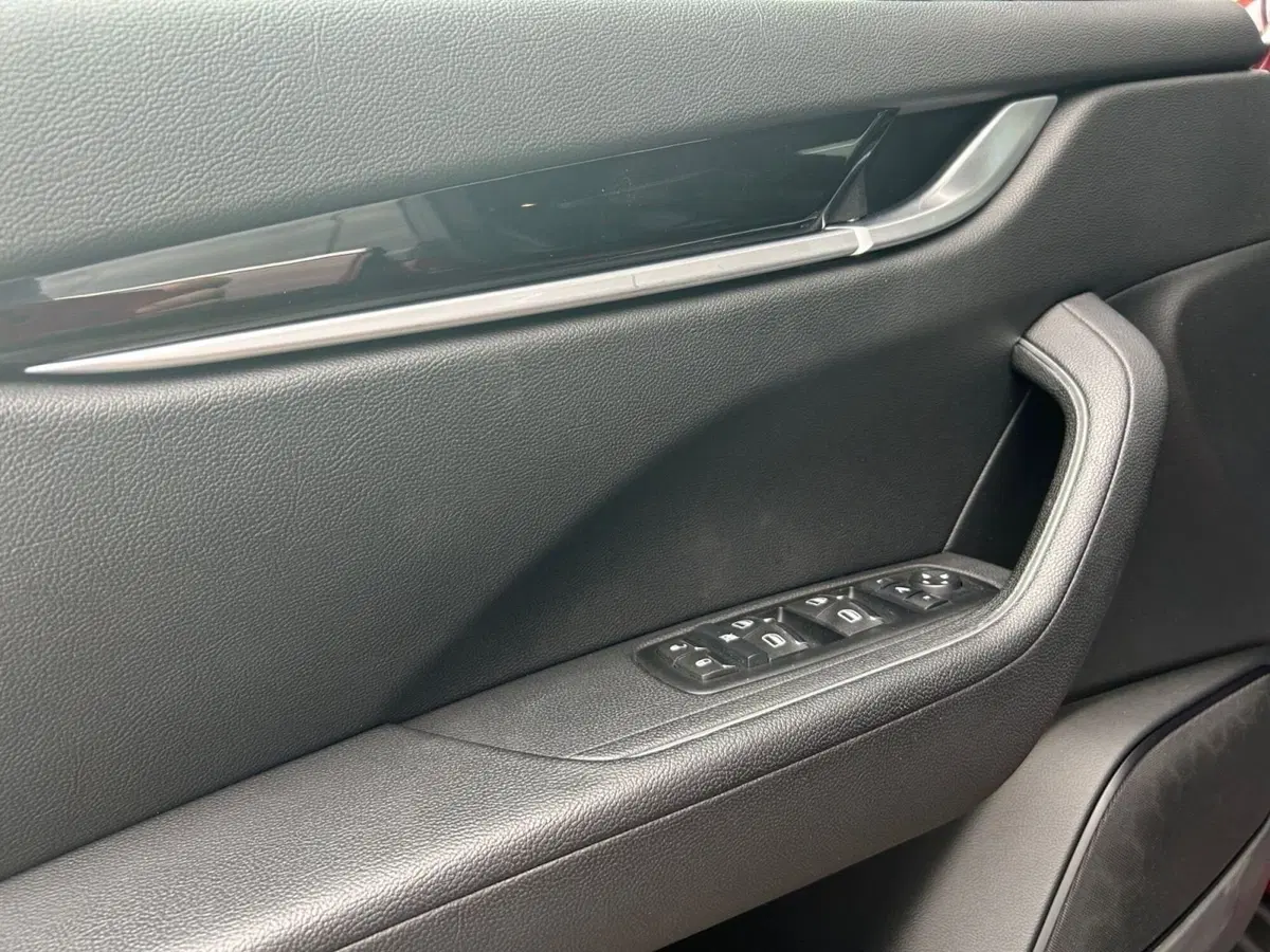 Maserati Levante usata a Ancona (12)