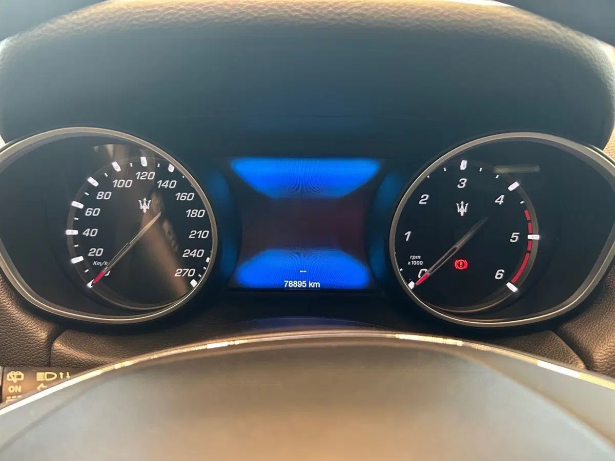 Maserati Levante usata a Ancona (18)