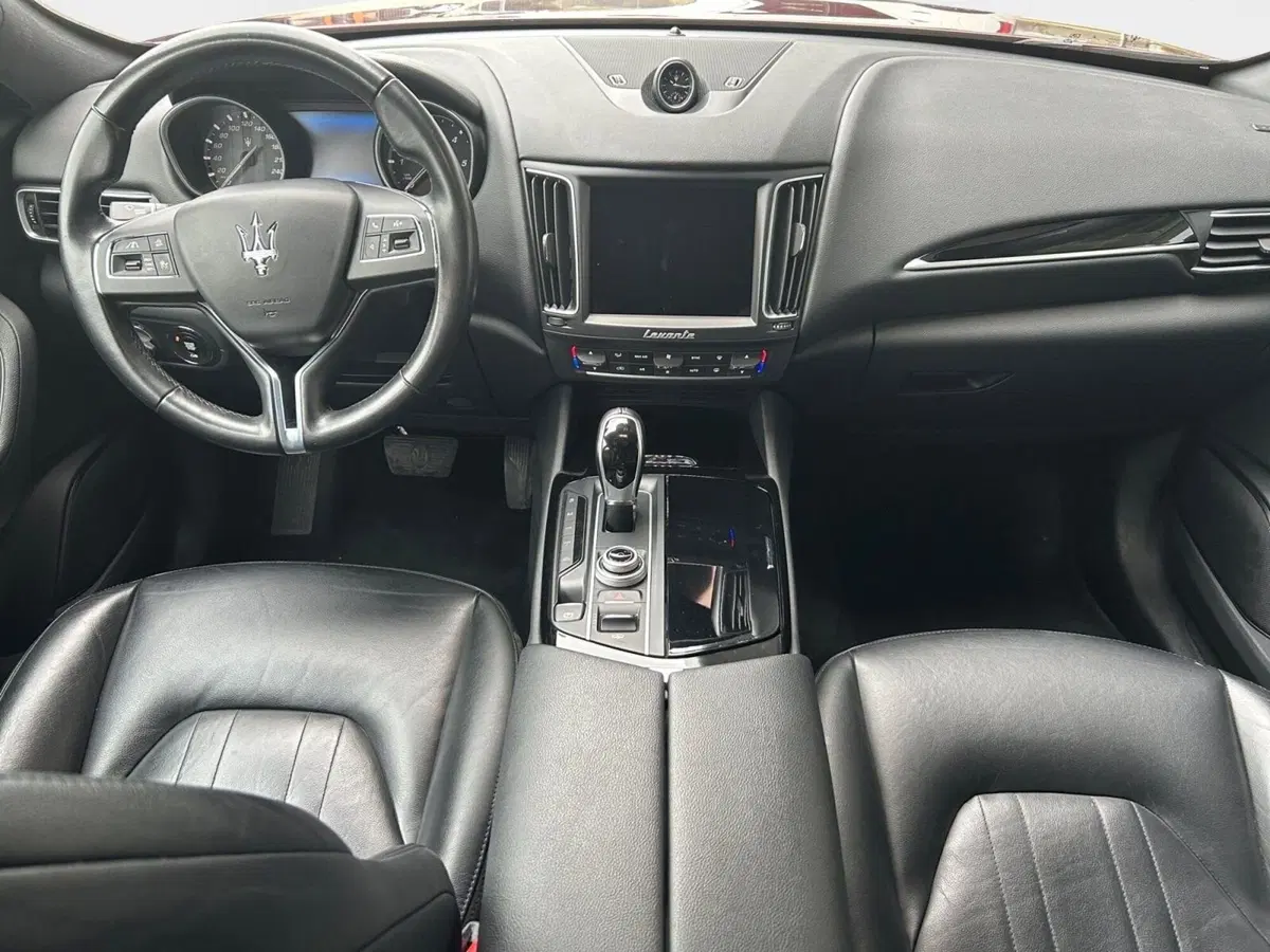 Maserati Levante usata a Ancona (8)
