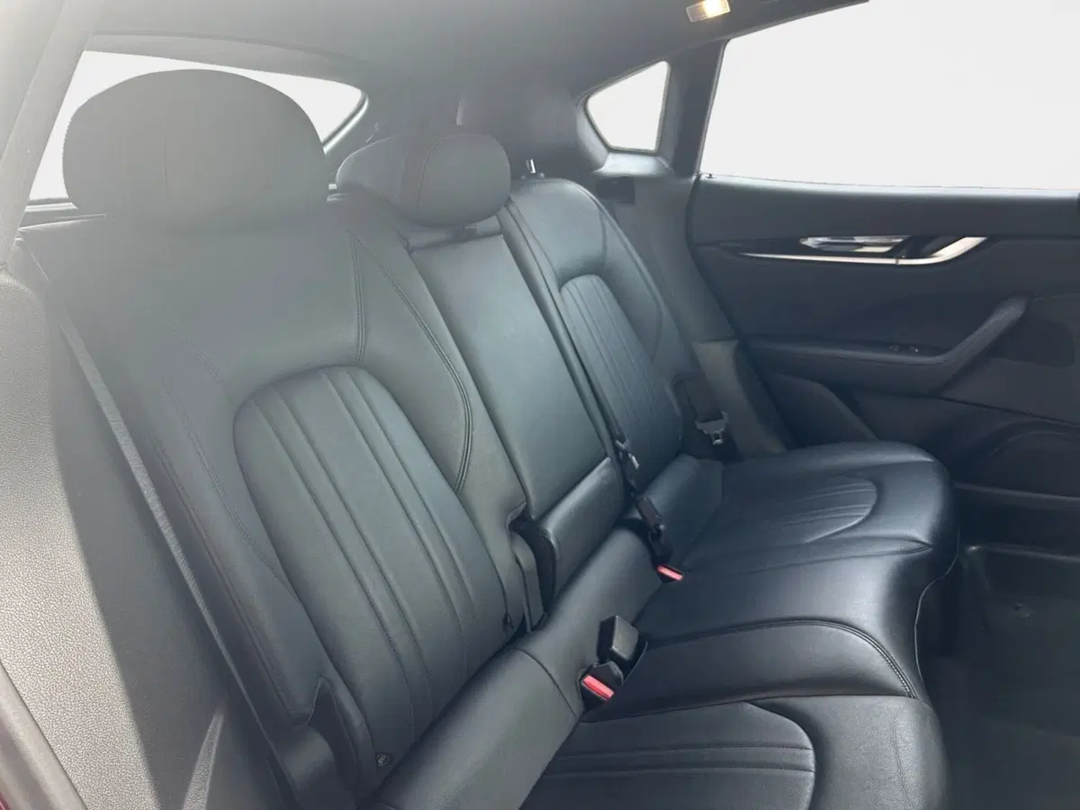 Maserati Levante usata a Ancona (9)