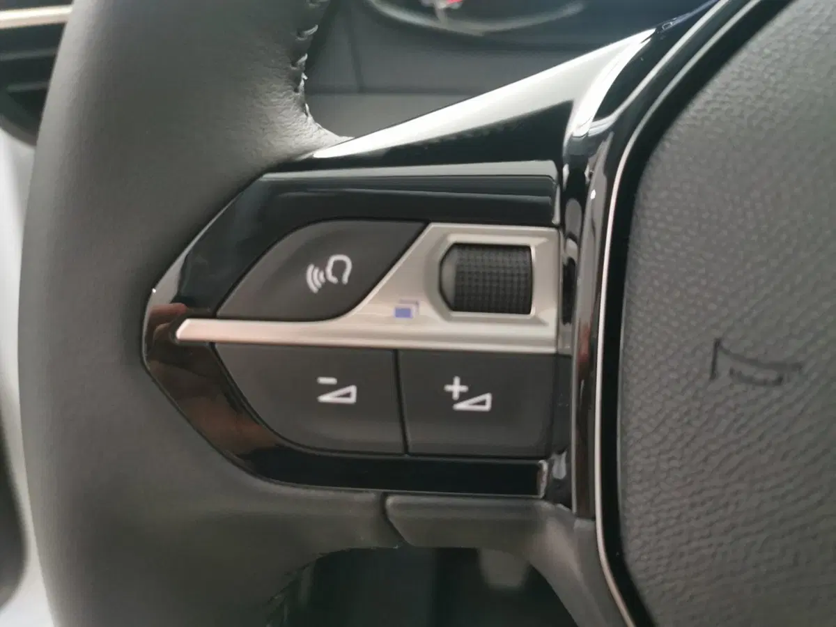 Peugeot 208 nuova a Taranto (13)