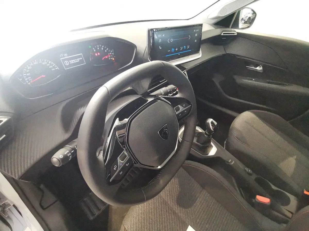 Peugeot 208 nuova a Taranto (9)