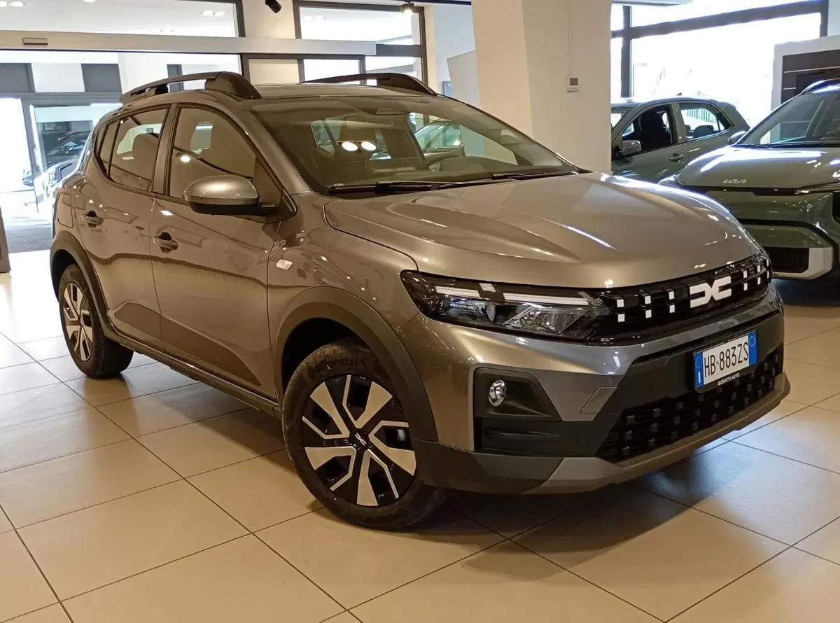Dacia Sandero Stepway nuova a Firenze (3)