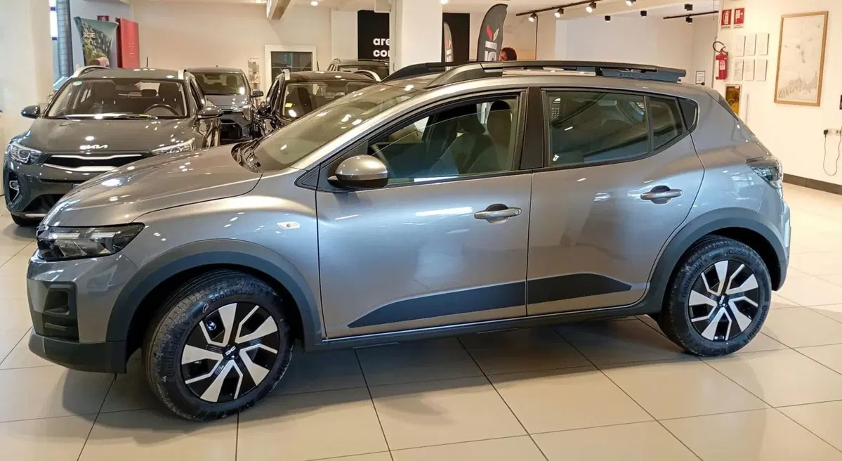 Dacia Sandero Stepway nuova a Firenze (4)
