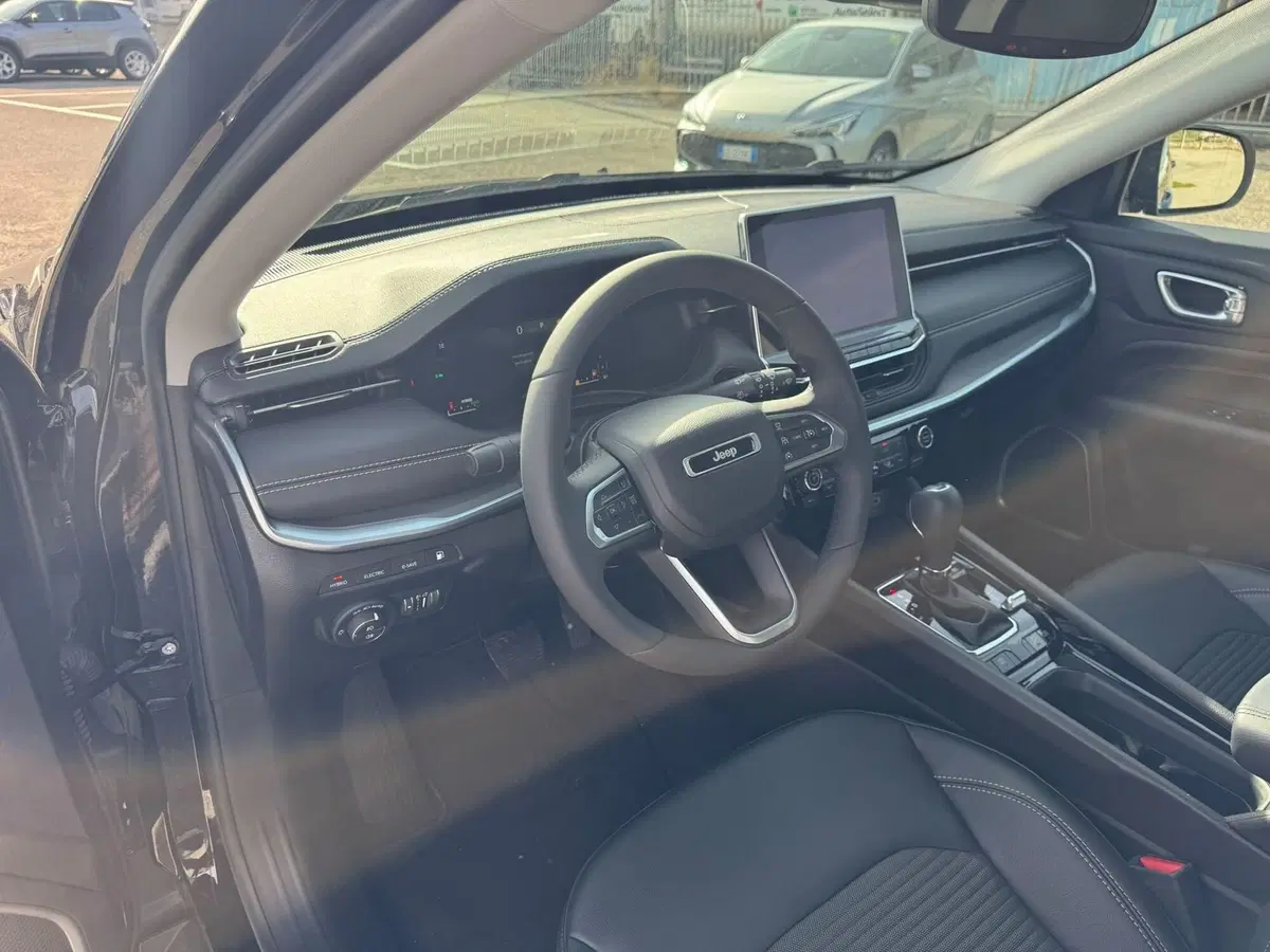 Jeep Compass nuova a Monza e Brianza (12)