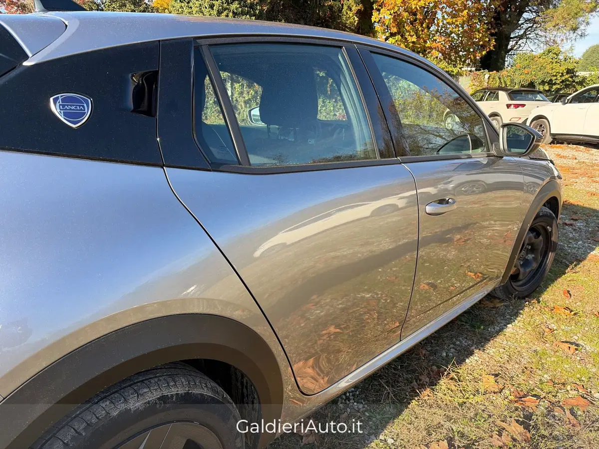 Lancia Ypsilon usata a Salerno (16)