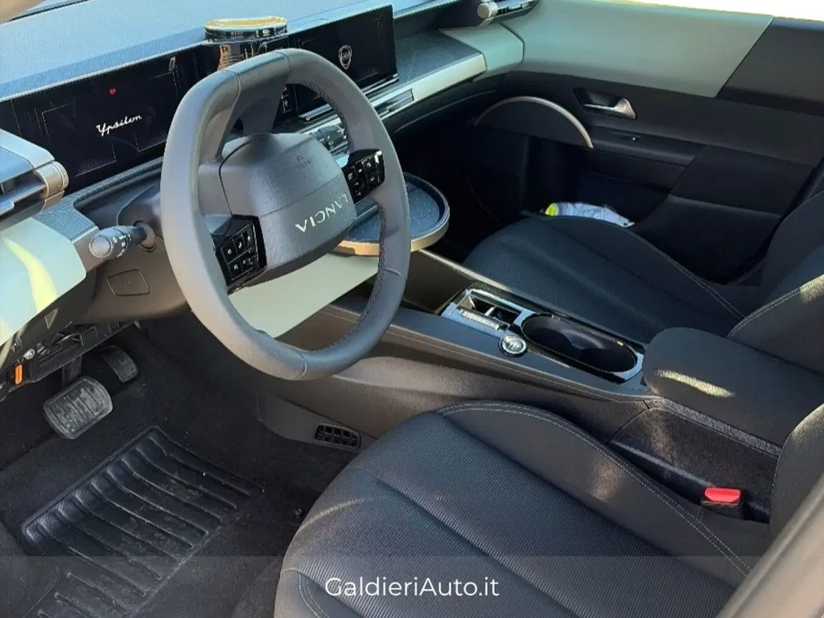 Lancia Ypsilon usata a Salerno (6)