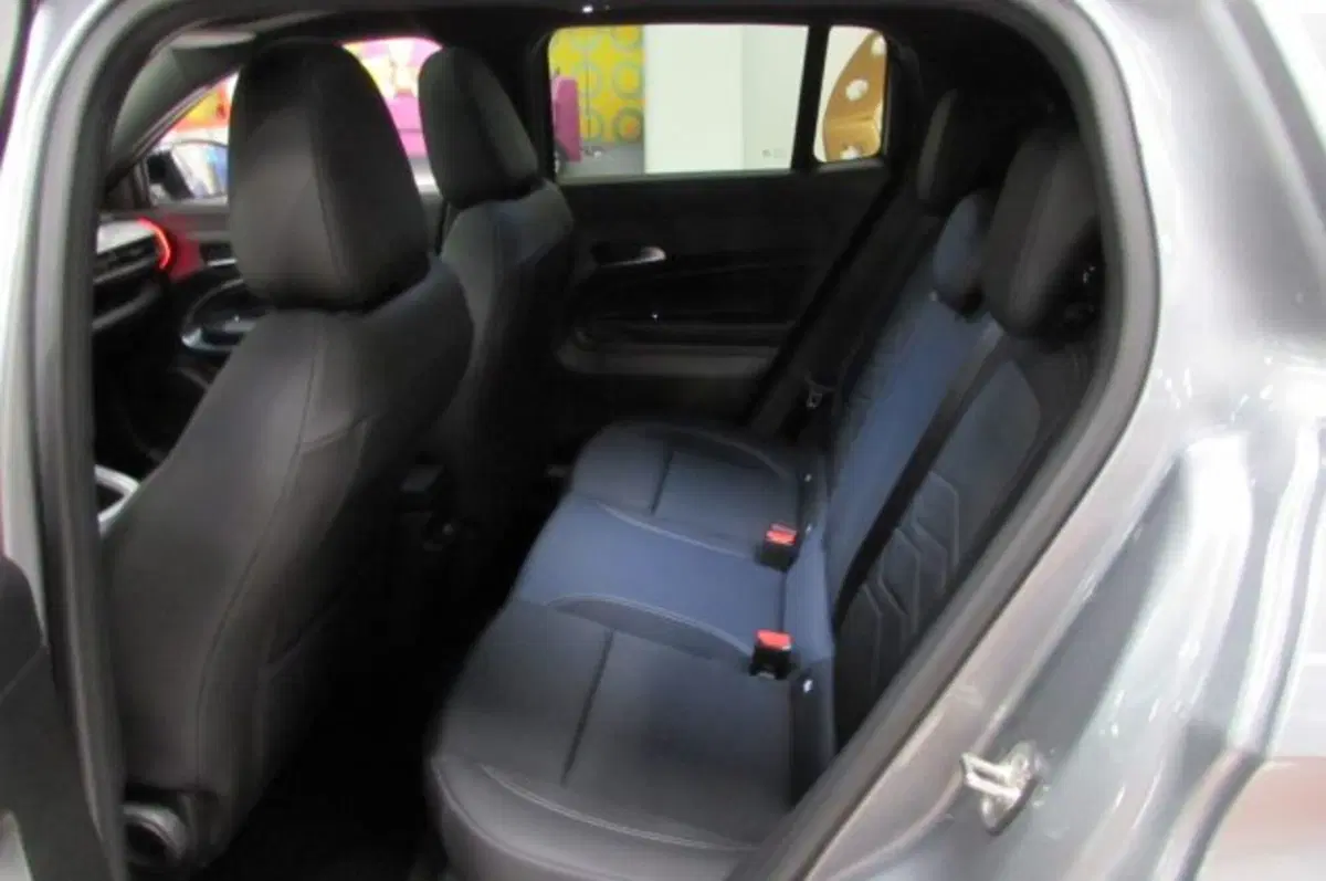 Jeep Avenger nuova a Milano (12)