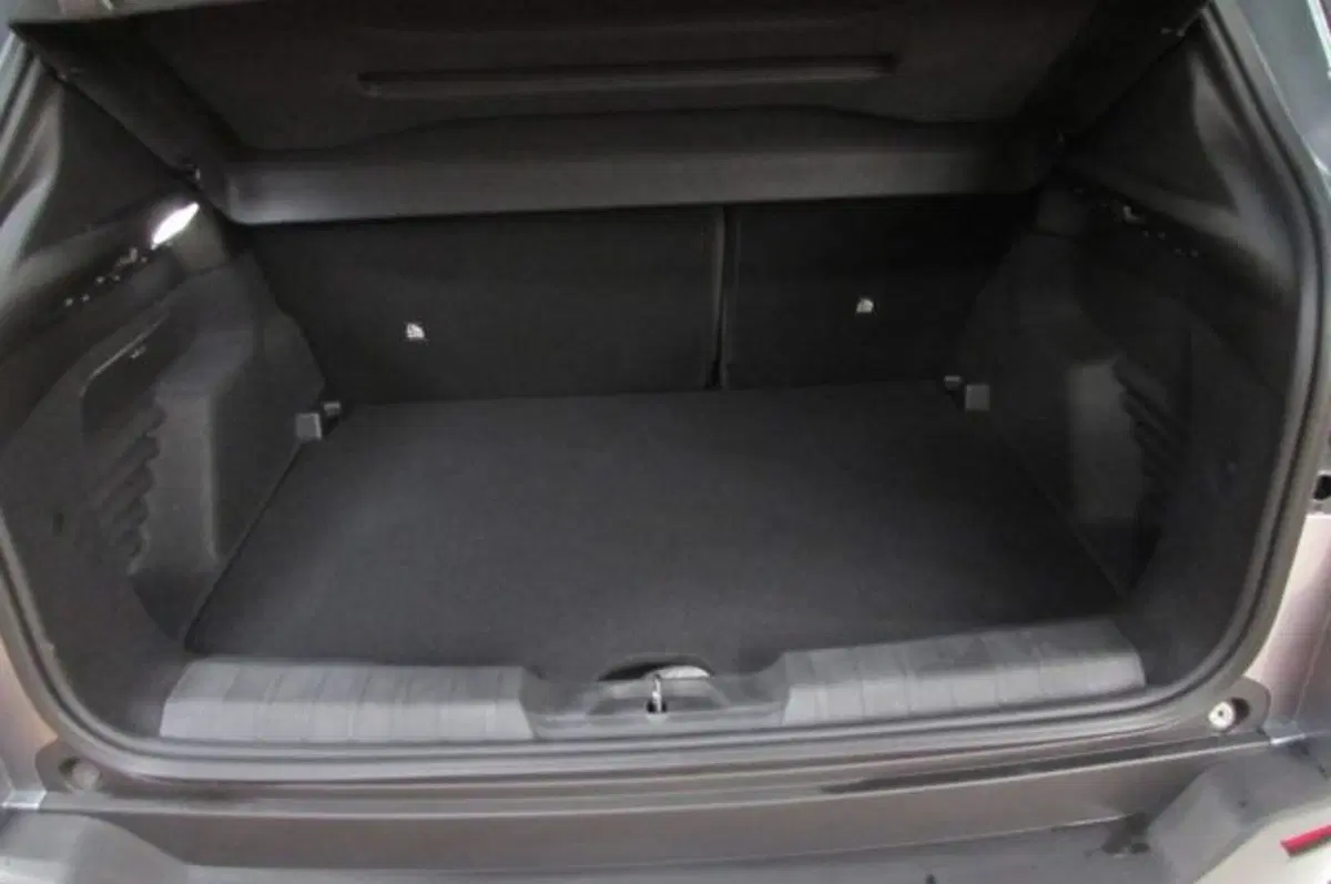 Jeep Avenger nuova a Milano (13)