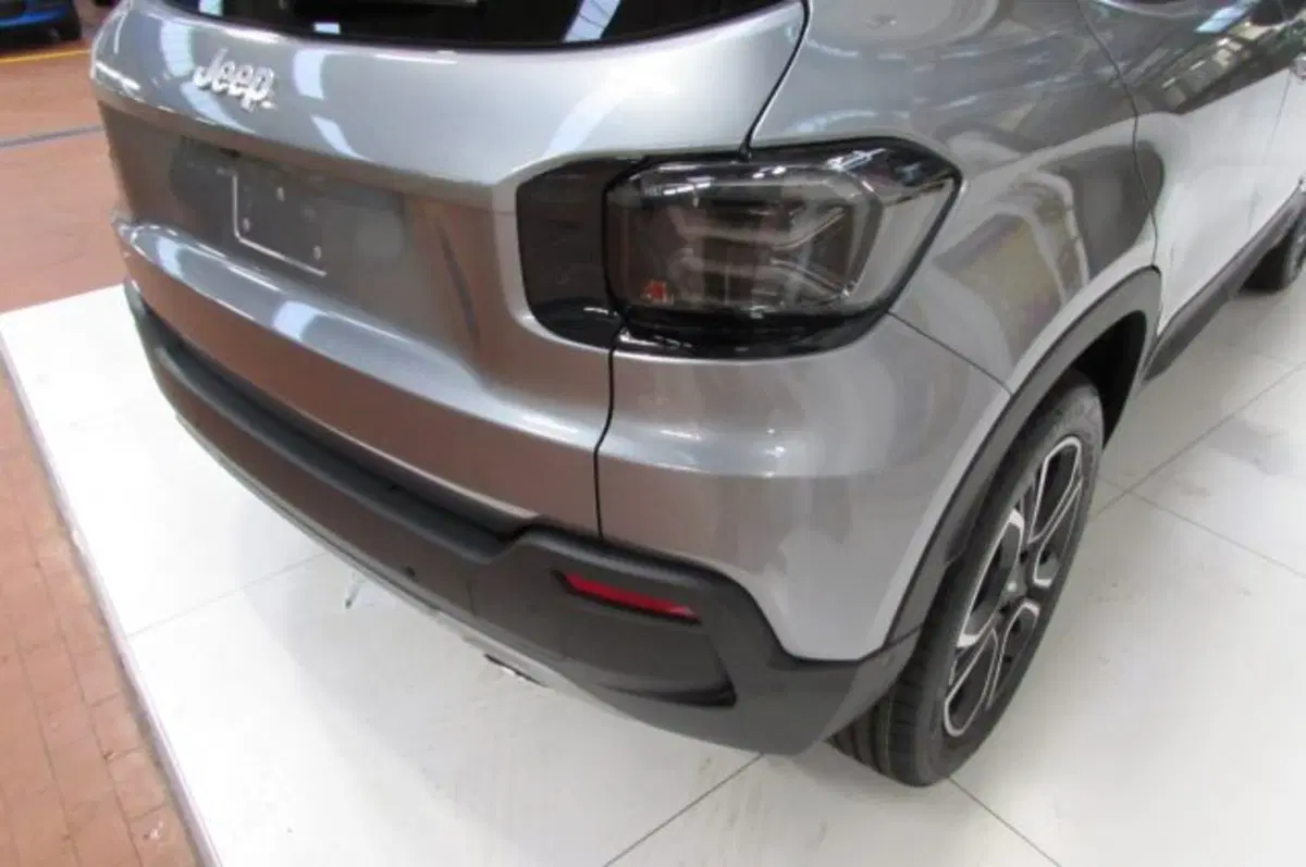 Jeep Avenger nuova a Milano (15)