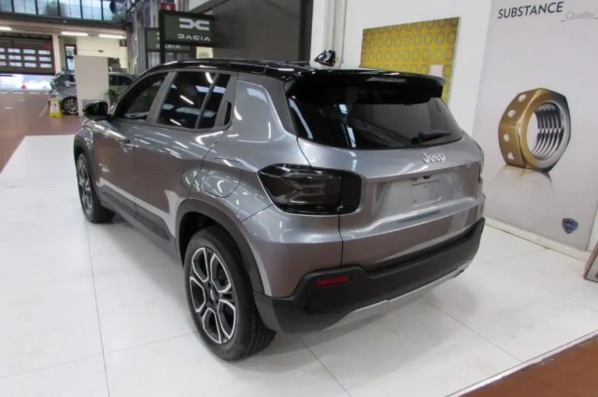 Jeep Avenger nuova a Milano (4)