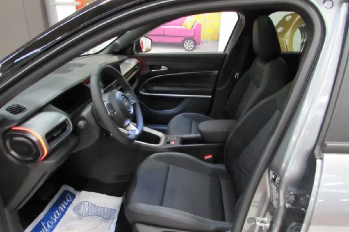 Jeep Avenger nuova a Milano (7)