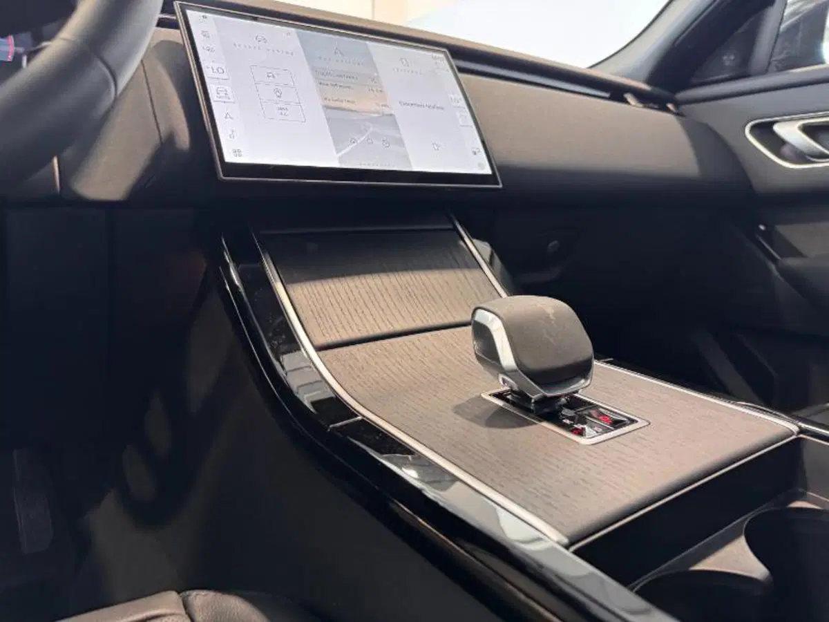 Land Rover Range Rover Velar usata a Venezia (20)