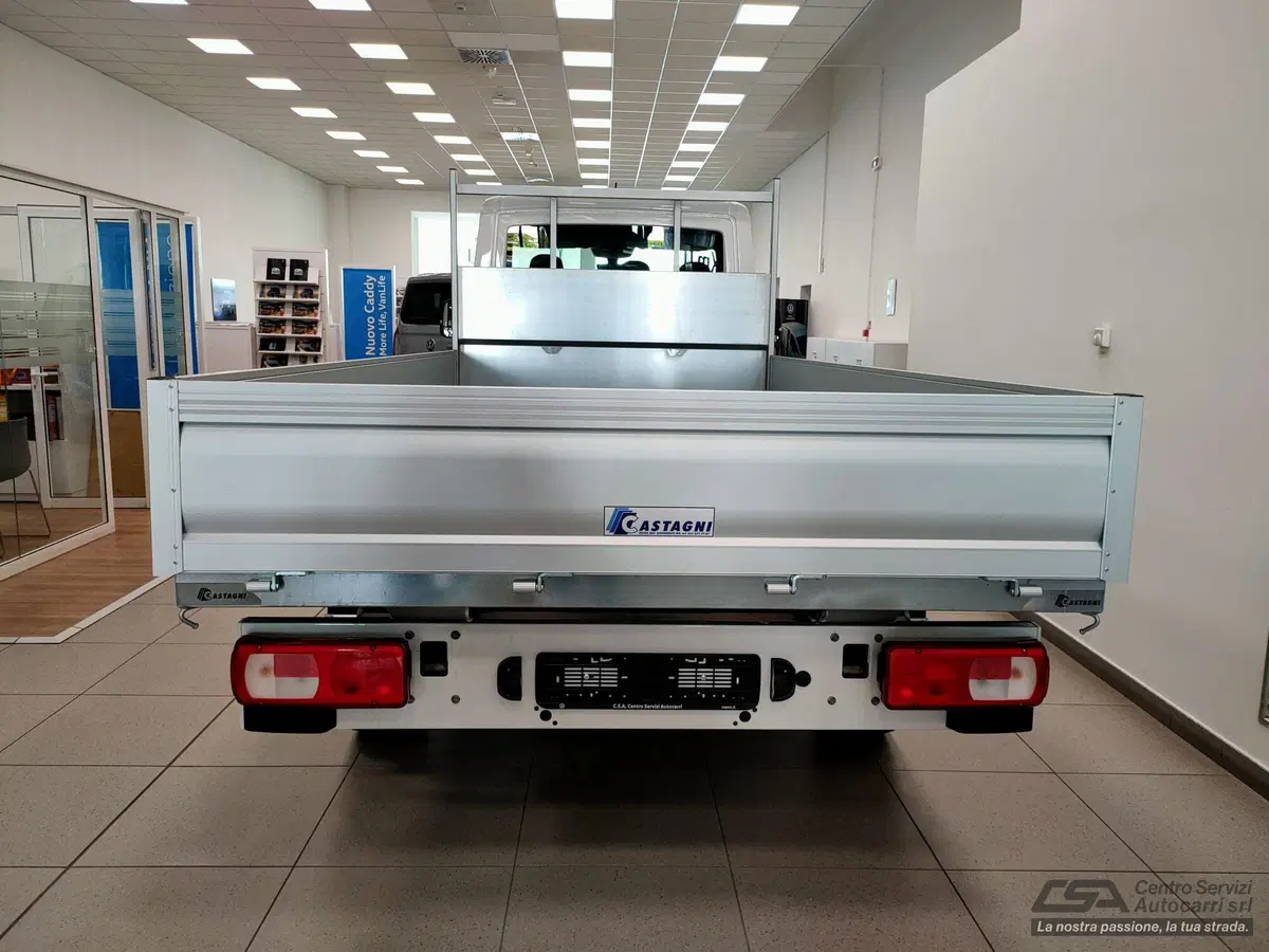 Volkswagen Veicoli Commerciali Crafter Cabinato nuova a Bologna (3)
