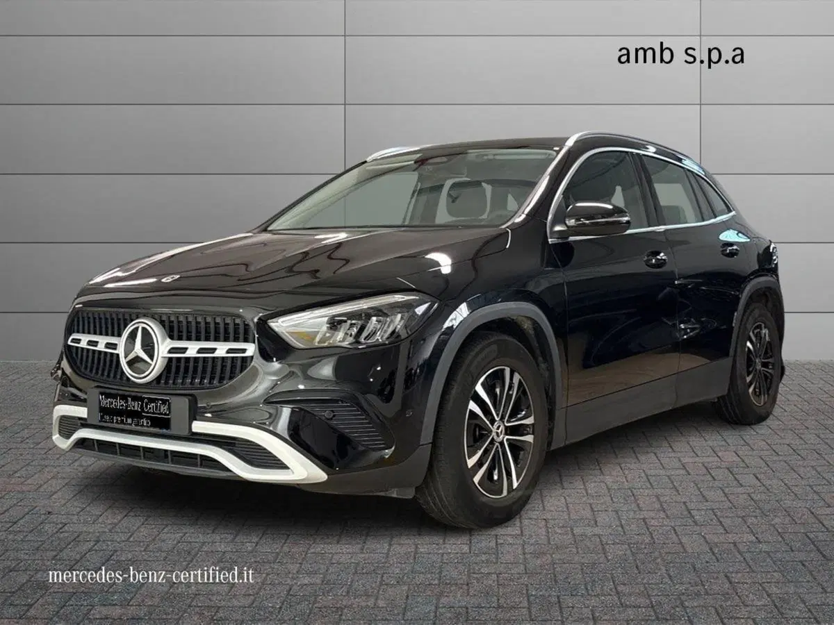 Mercedes-Benz GLA SUV usata a Napoli