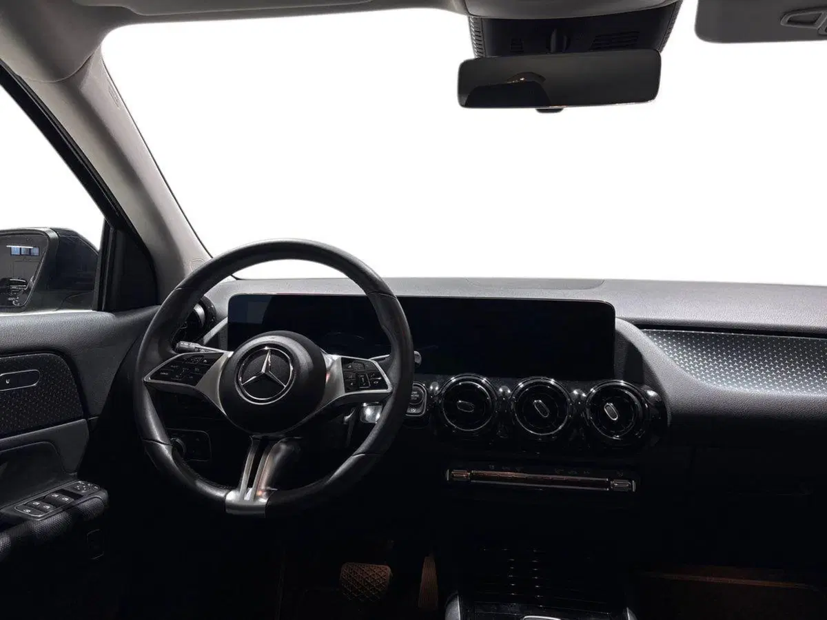 Mercedes-Benz GLA SUV usata a Napoli (10)