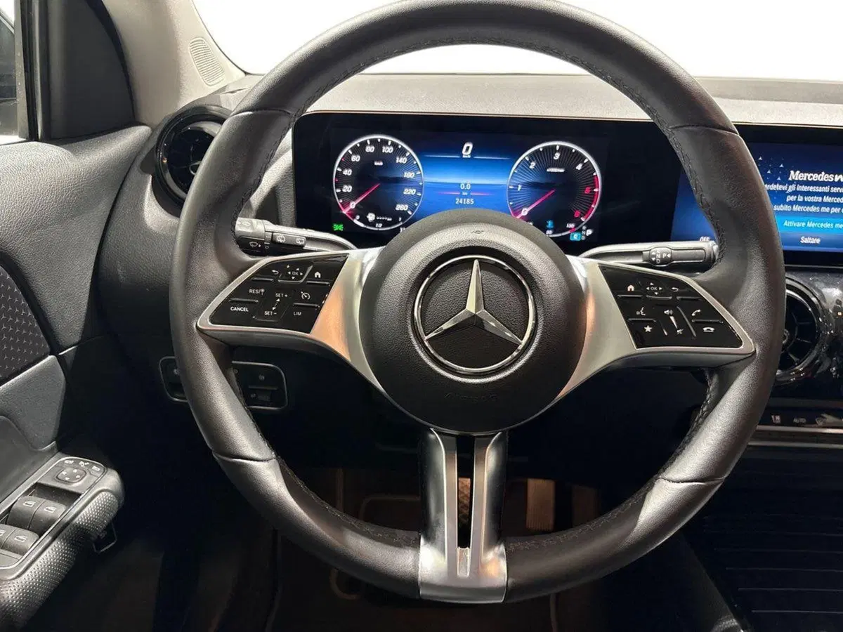 Mercedes-Benz GLA SUV usata a Napoli (12)